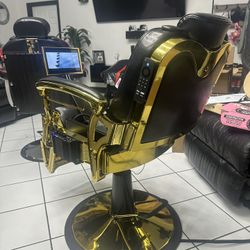 Revolutionary New Innovative Barber Entertainment Chairs