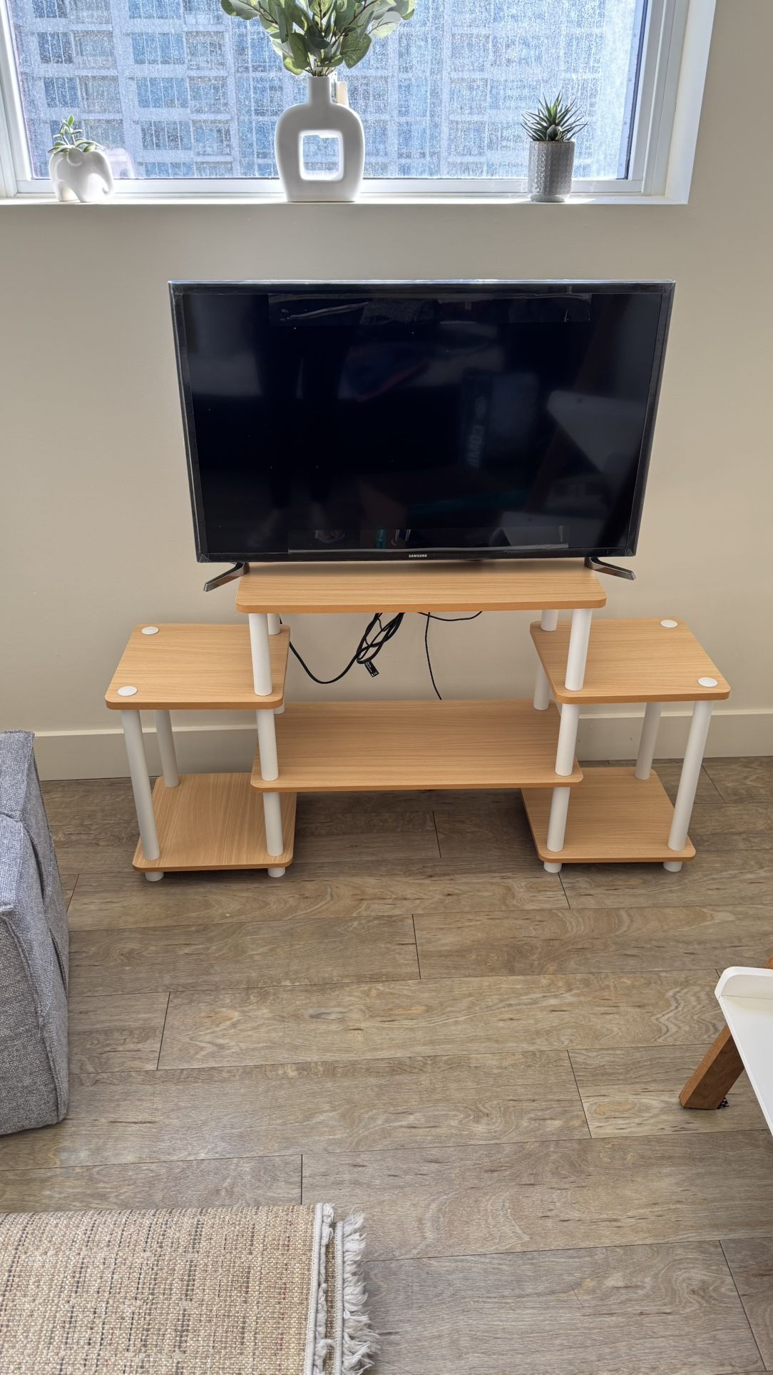 TV stand- beech/white (tv NOT included)