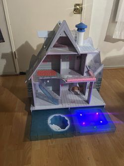 Doll house $5