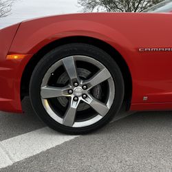 2010 Camaro SS OEM wheels rims with tires