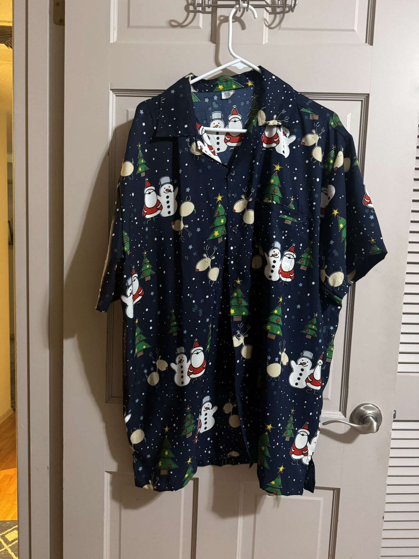 Mens Casual Christmas Button Down Shirt Santa and Snowmen Size XXL