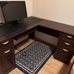 Desk L Shaped , Hutch  And Additional Drawers 
