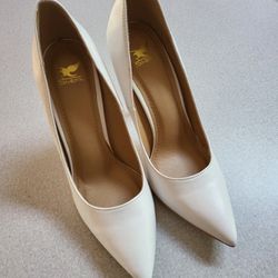 Pretty White Heels! Size 9 