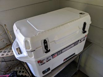 Igloo Yukon Rotomold 70 qt for Sale in Lodi, CA OfferUp
