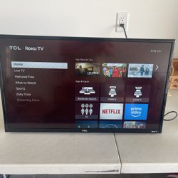 32” Roku TV w/ Wall Mount