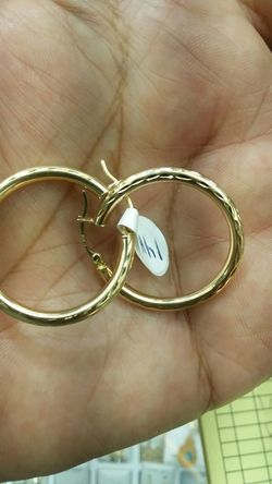 14k italian gold hoops 1.8 grams
