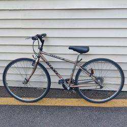 Giant 28" 21-Speed Hybrid Road/Commuter Bike - Very Light 16" Frame - NEW  Shifters - Tuned! - Comfort Seat (MSRP $420)