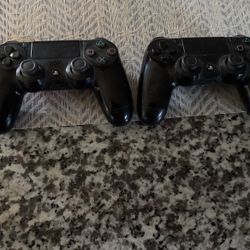 PS4 Controllers 