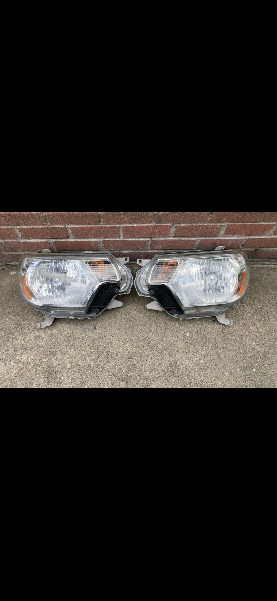 Tacoma 2013 Head Lights 