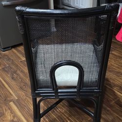 Kitchen Table 25x25 With 5 Wicker Chairs Used But In Great Condition,