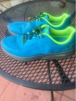 A sketcher’s tennis shoes size10