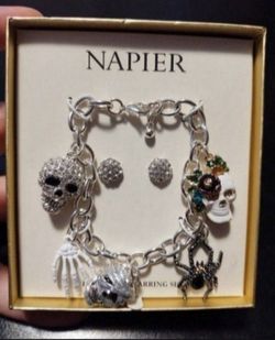 New Gothic Skull Halloween Bracelet & Earrings Jewelry Set