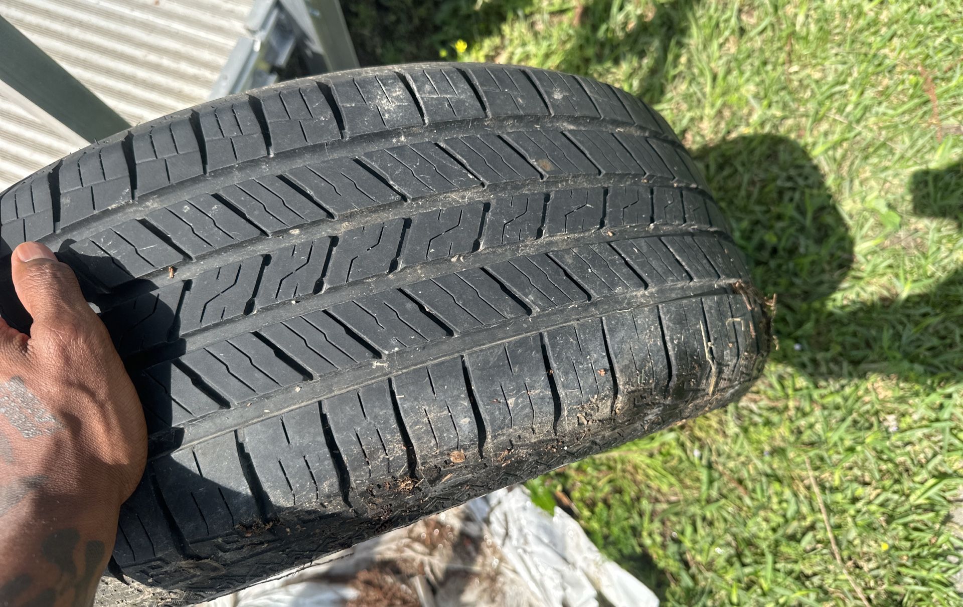 Tire/ 235/55/18