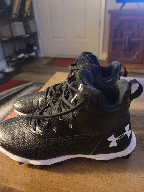 Under Armour Youth Football Shoes