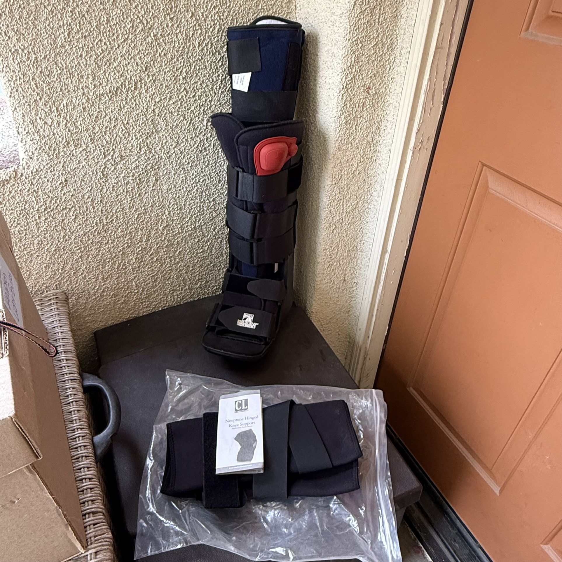 Walking Boot (M) + Hinged Knee Brace 