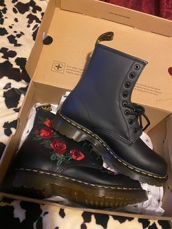 Woman’s Dr martens rose boots
