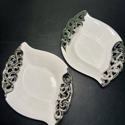 222 Fifth PTS 2 White Pierced Silver Leaf Serving Plates Coupes