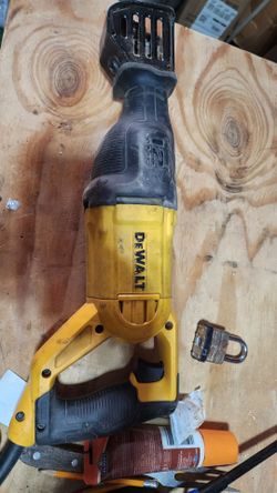 DeWalt DWE305 12-Amp Reciprocating Saw