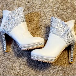 NWOT WOMENS WHITE ANKLE BOOTS W/SEXY RED SOLE HEELS & RHINESTONES!