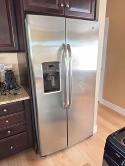 GE Stainless Steel Side-by-Side Refrigerator – 25.9 Cu. Ft. – $399 OBO