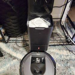 iRobot Roomba i7 Black Robotic Vacuum Cleaner & Automatic Cleaning Base