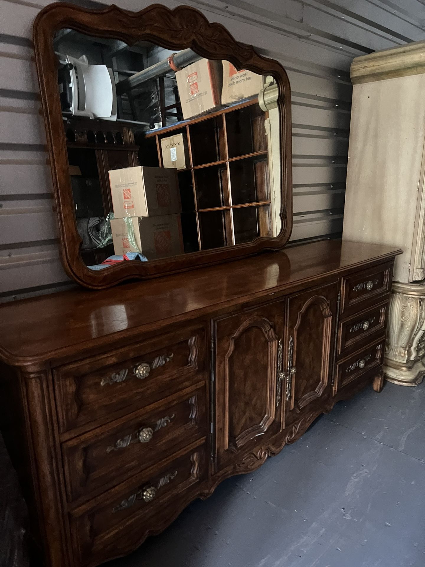 Dresser