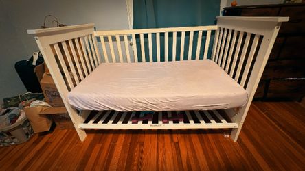 Baby Crib With Waterproof Mattress Cover