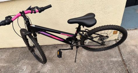 Girls 24 mountain bike hardly used