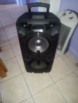 Good Ibastek party speaker works great