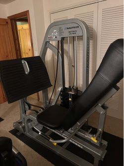 Leg Press Machine (BRAND NEW!)