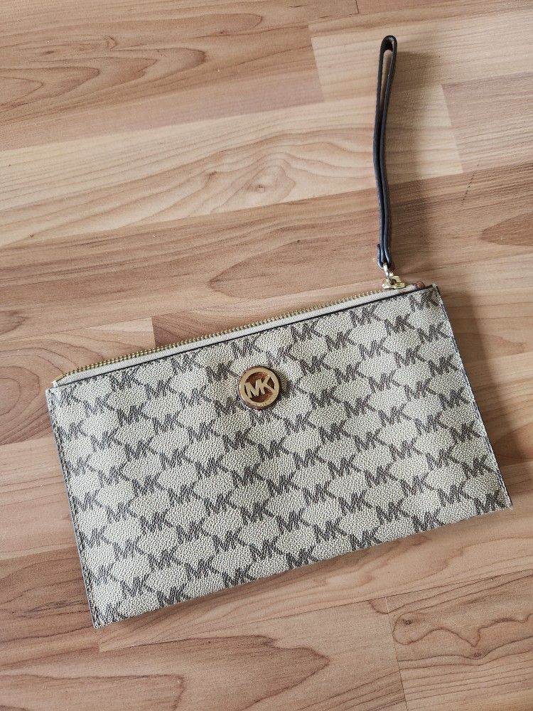 Michael Kors Clutch