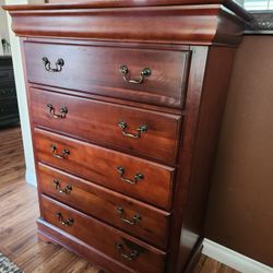 Beutiful Wood 5 Drawer Deeser
