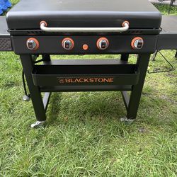 Blackstone 36” Culinary Flat Top Griddle w/Hinged Hood-Front Basket & Utensils