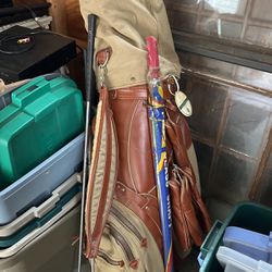 Complete Set Of Clubs And Bag And Umbrella 