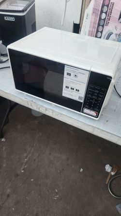 Mainstays 0.7 cu ft 700-watt countertop microwave oven (se hable español)