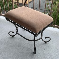 Ottoman, seat, bench. 