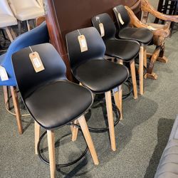 Modern Black swivel Counter Stool w/ black seat & wooden legs - SKU: 38VAKT