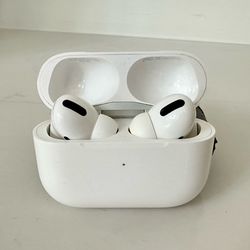 Apple AirPods Pro charging case