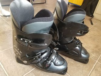 Skies boots