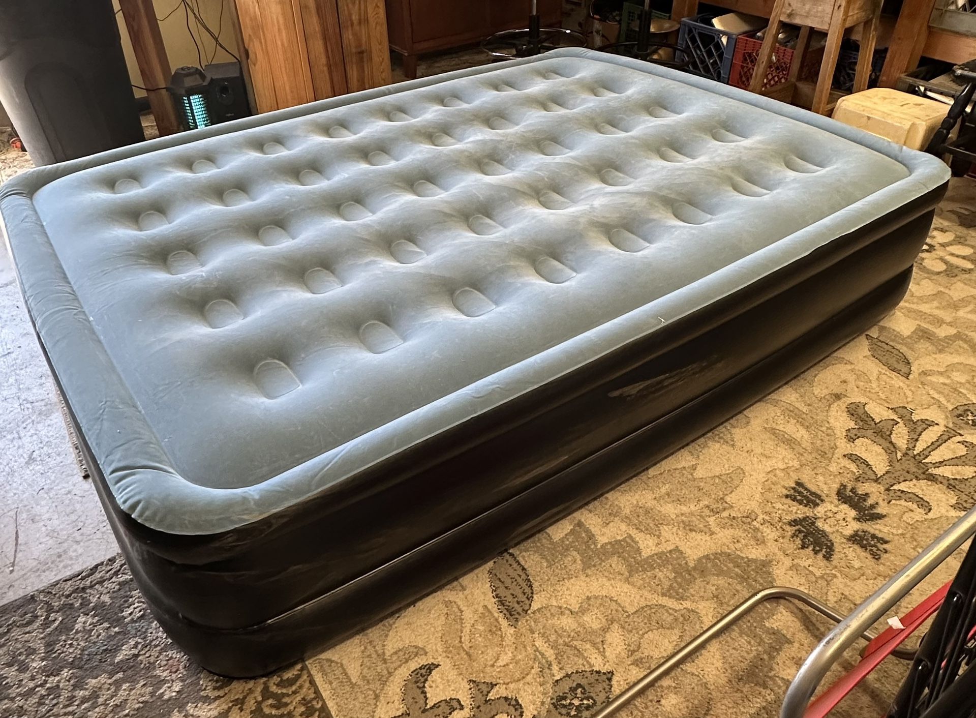 Queen size air matteress 16” high, very comfortable, no pump