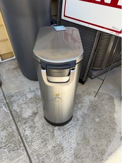 Simple human 35 liter pet food container
