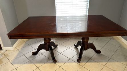 Mesa de madera con 6 sillas