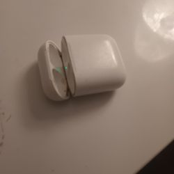 AirPods white case