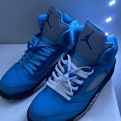 Used UNC Jordan 5s