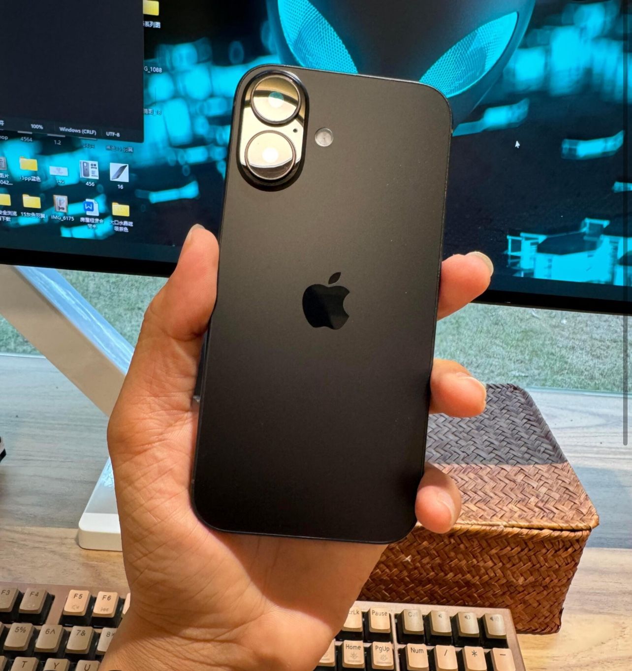 iPhone 16 AT&T And Cricket