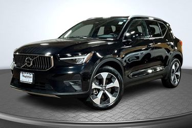 2025 Volvo XC40
