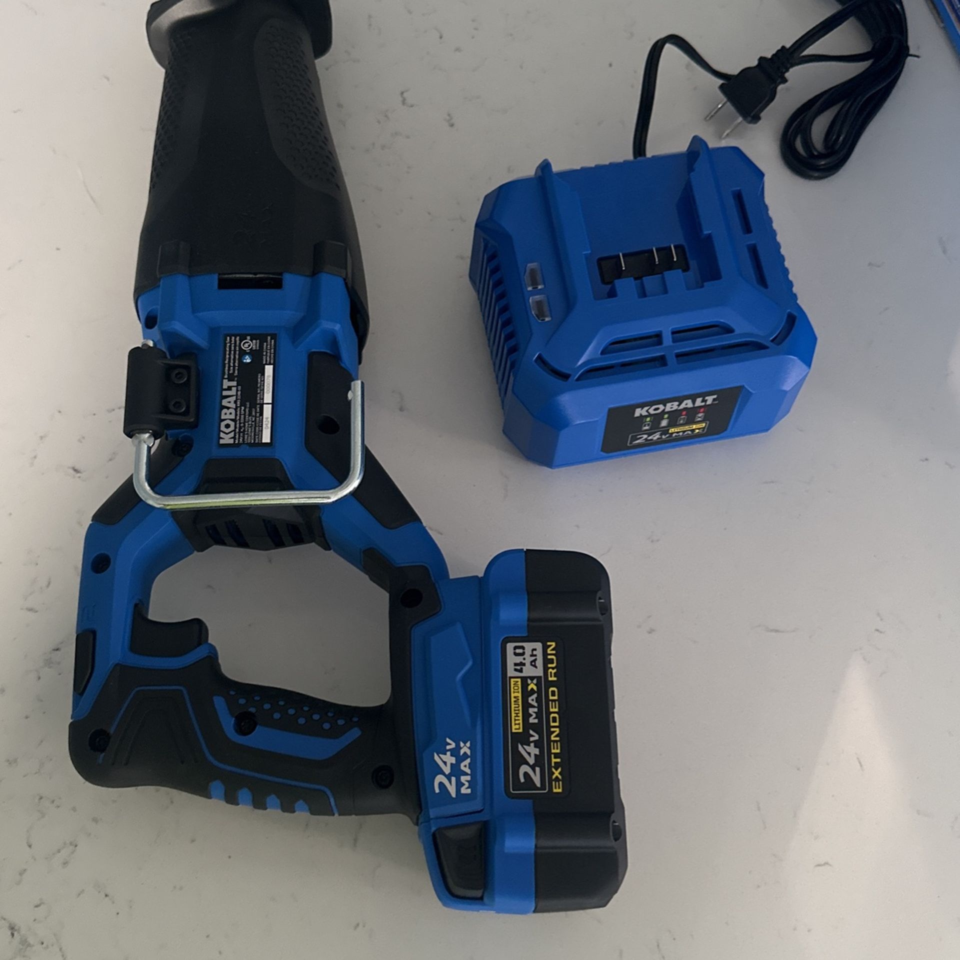 Kobalt Sawzall 24V Kit Cargador Y Batería 4.0Ah