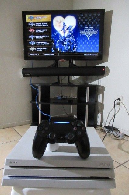 Arctic White PlayStation 4 Pro