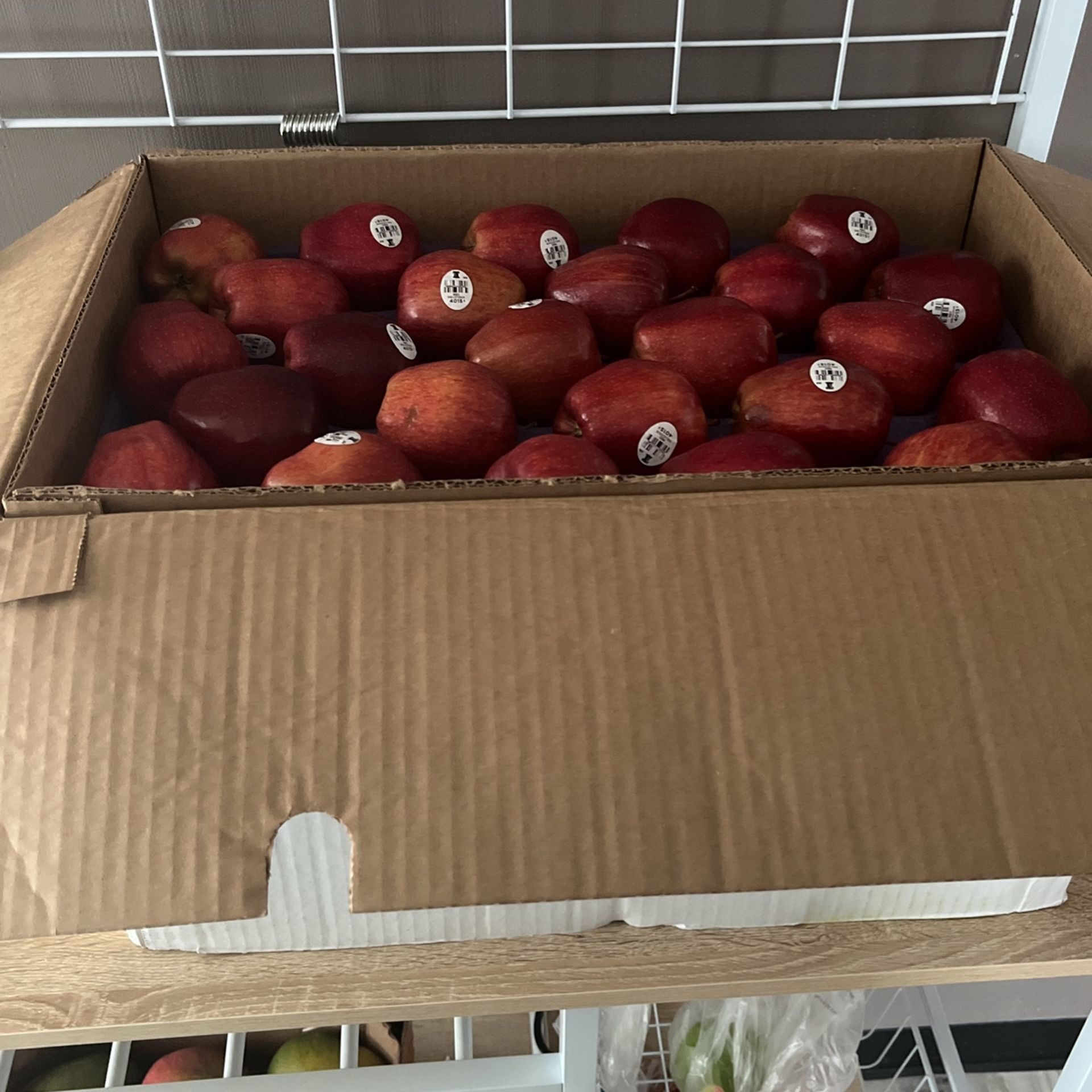 40LBS Crate Of Apples