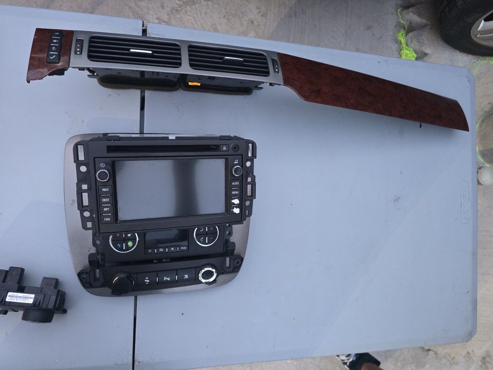 2010 GMC Sierra Vents & Dash Parts